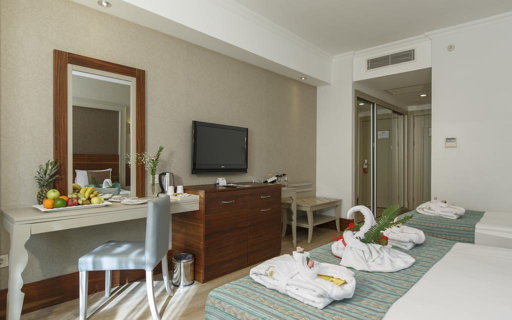 Side Crown Palace Ultra All Inclusive Rum bild